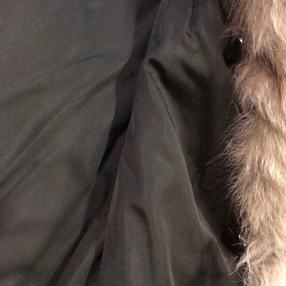 Price firm FOUR SEASONS FUR CO. LTD Raccoon With Fox Trim Fur Coat - Picture 9 of 9